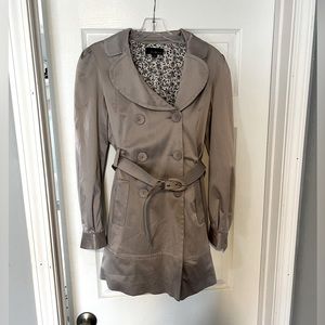 Twenty One double breasted silver/grey short trench coat. Beautiful lining.